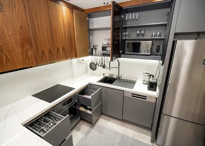 Touch The Sky At Nordic Sky Modern Daire *