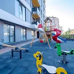 Touch The Sky At Nordic Sky Modern 아파트 *